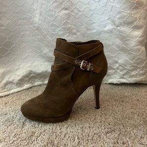 Brown leather Gladiator pumps